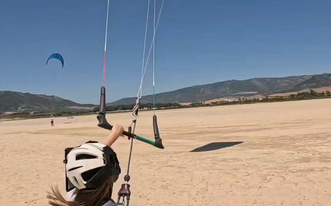 Pierwsze zjazdy w kitesurfingu w Tarifie!